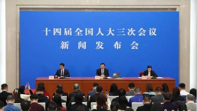 娄勤俭：避免科技创新成为“富国和富人的游