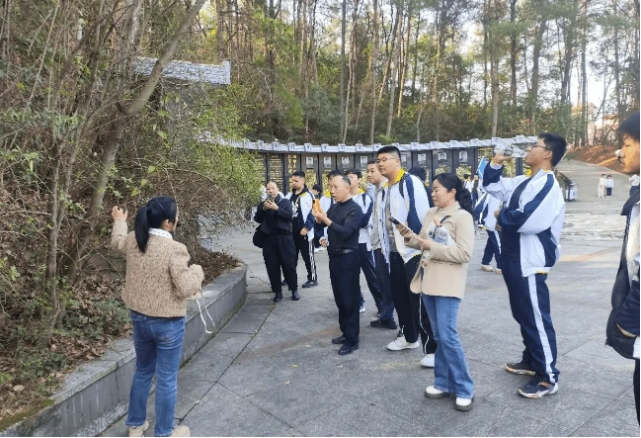 青少年体验中医药文化魅力 点亮文化传承 