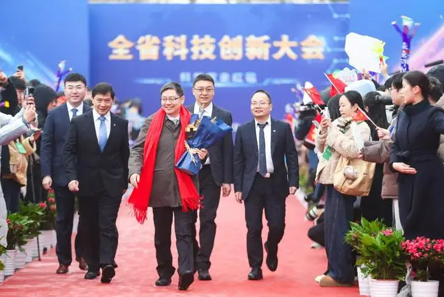 湖北省科技创新大会举行
