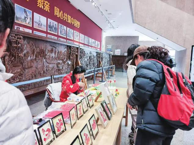 “百花齐放彩云南”民族优秀文化展启幕